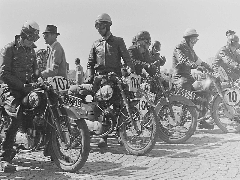 seltene 106 Foto Negative des Auto & Motorrad Rennen von 1952 um