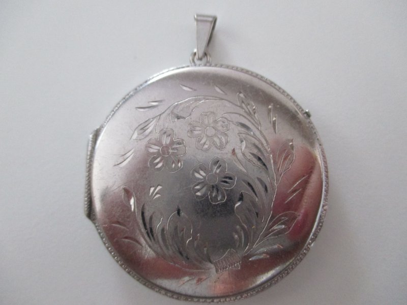 SILBER MEDAILLON ° ziselierter Dekor ° SILBER ANHÄNGER ° 835 ° SILVER