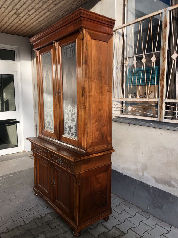 Vitrine Nussbaum Gründerzeit Glasschrank Bücherschrank Glas Goethe