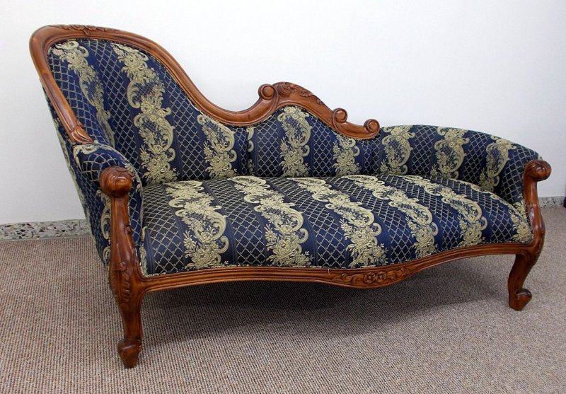 Edle Recamiere Ottomane im Antikdesign Neu aus massiv Mahagoni