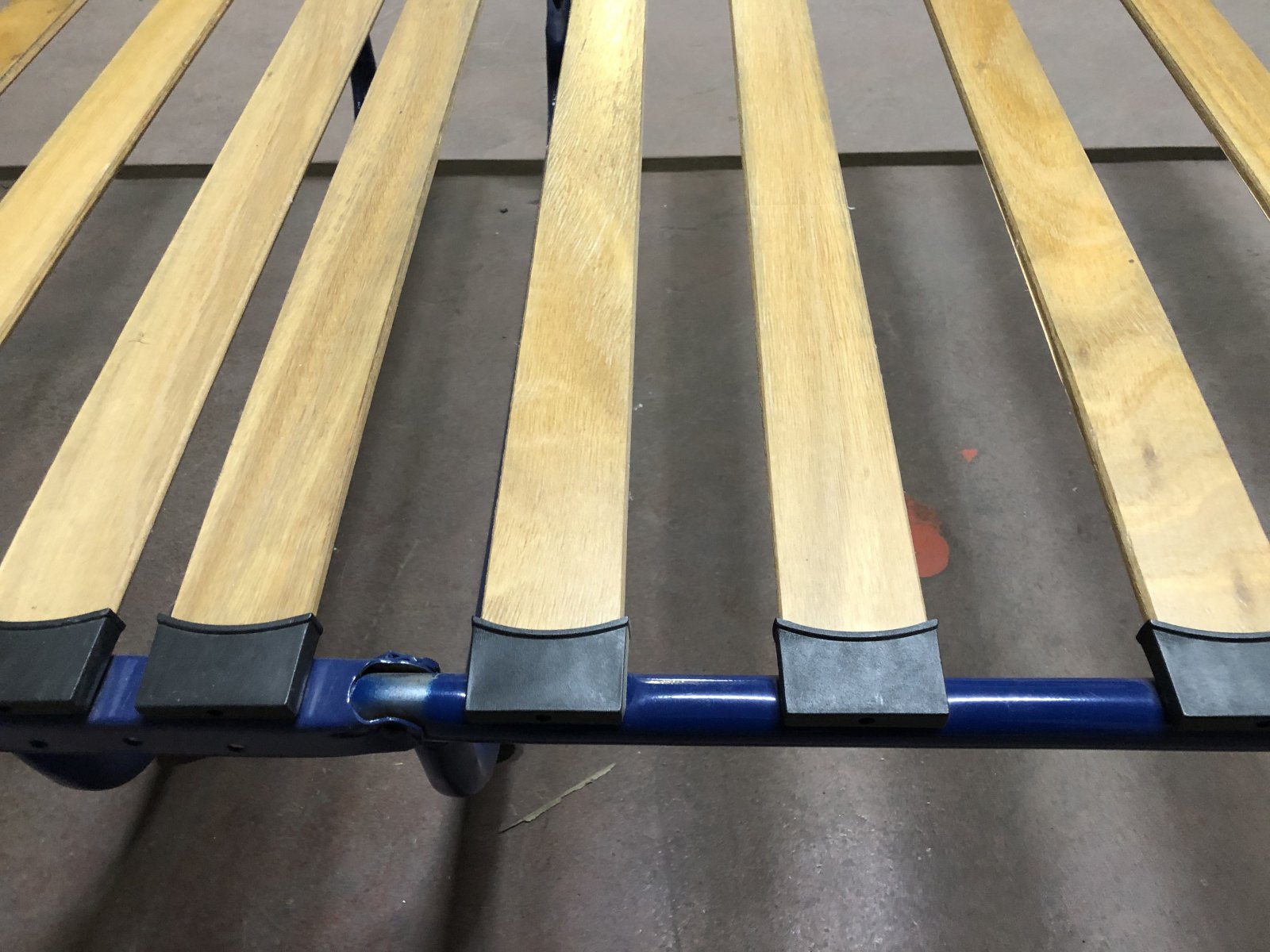 Großes Bett Metall 4 Rollen zusammenklappbar 188 cm x 79 cm mit