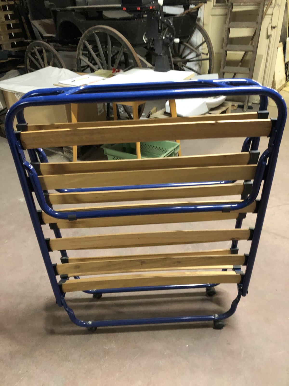 Großes Bett Metall 4 Rollen zusammenklappbar 188 cm x 79 cm mit