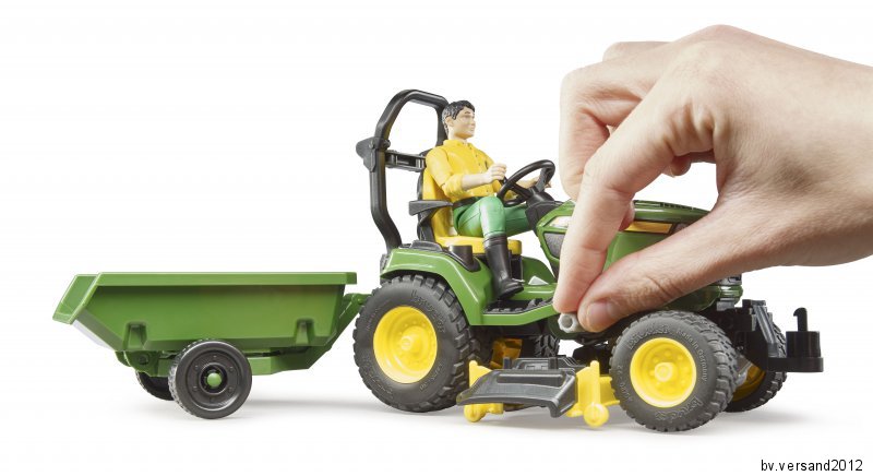 BRUDER® 62104 John Deere Rasentraktor mit Anhänger und Gärtner, NEU