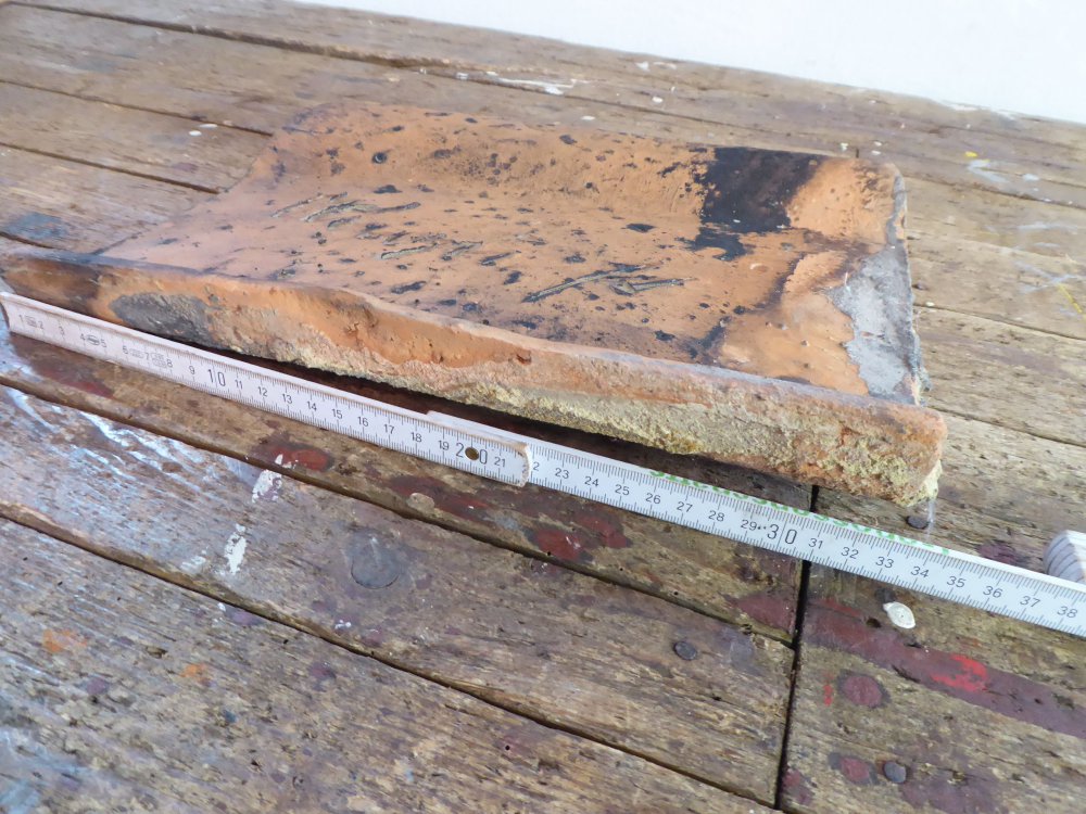 Antiker Dachziegel Krempziegel Feierabendziegel geritzt um 1880