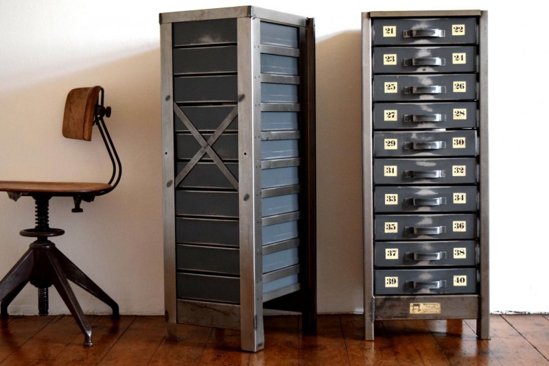 1 von 2 Schubladenschrank Antik Vintage Alt Apothekerschrank Metall