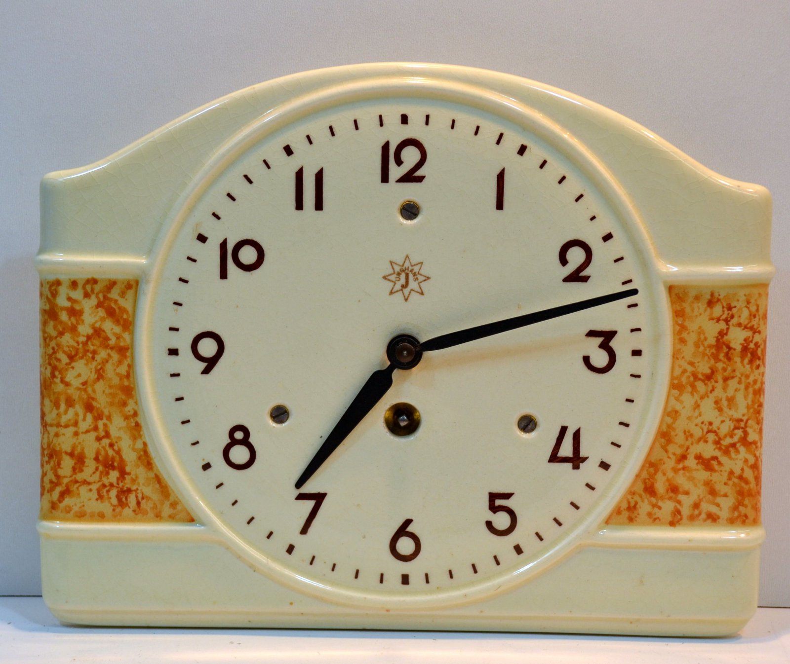 Wanduhr,Küche,Junghans,Keramikgehäuse mit braunem Dekor,aus