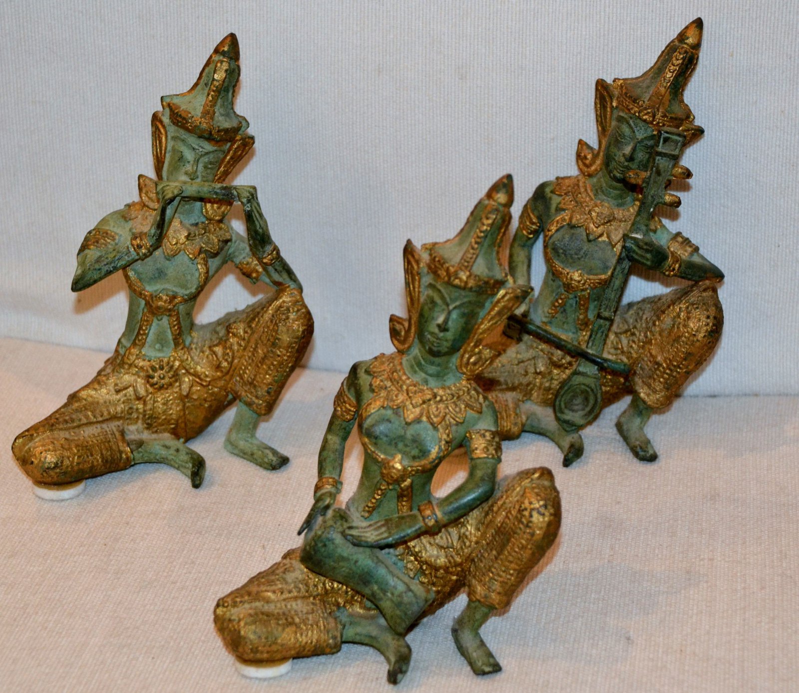 3 thailändische buddistische Figuren(Musiker),Messing,teilweise