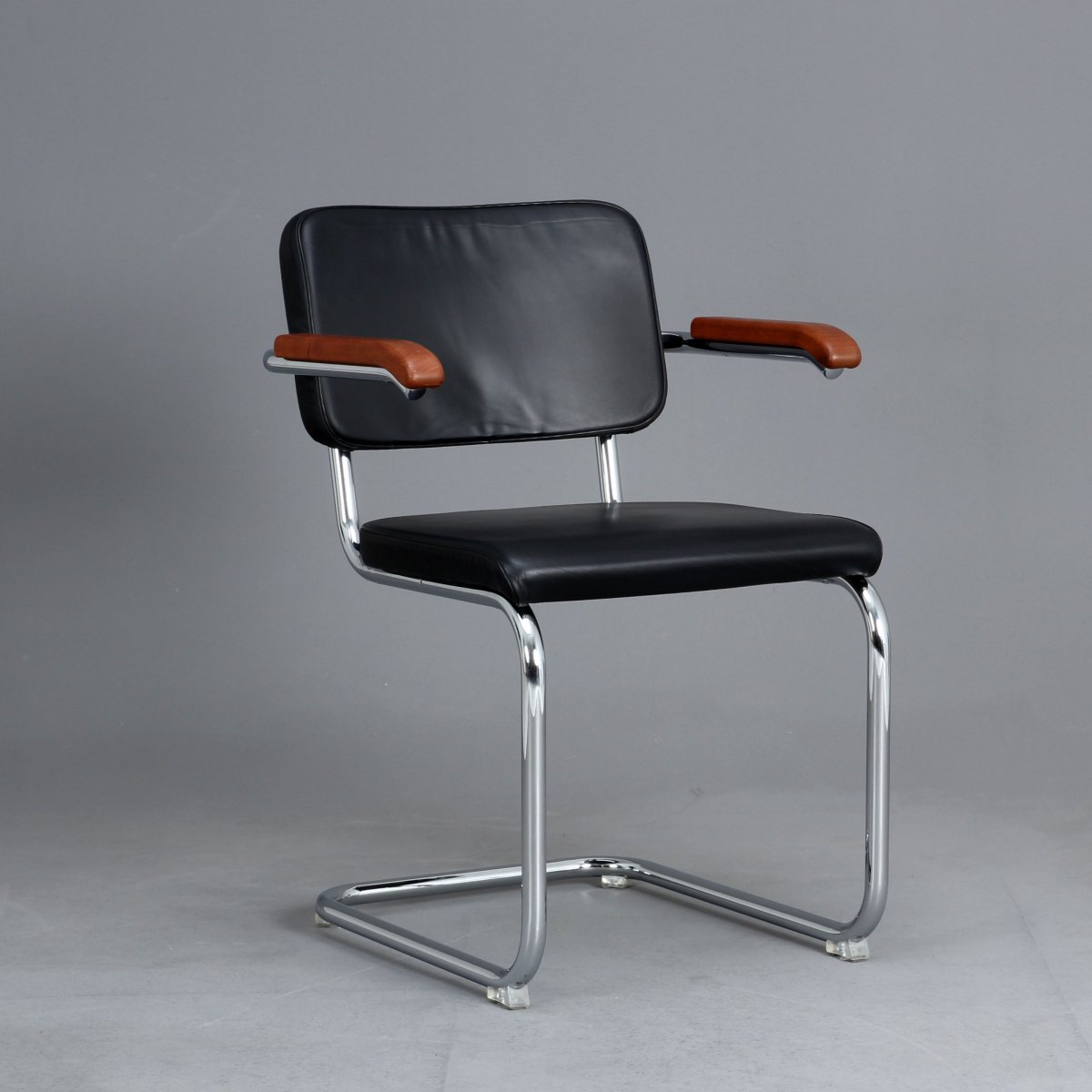 S64 PV Leder Freischwinger in Schwarz Bauhaus Klassiker Stuhl