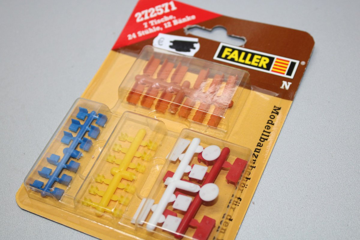 Faller 272571 7 Tische 24 Stühle 12 Bänke Spur N OVP | eBay Modellbahn Tische und Stühle 11 teilig Spur H0