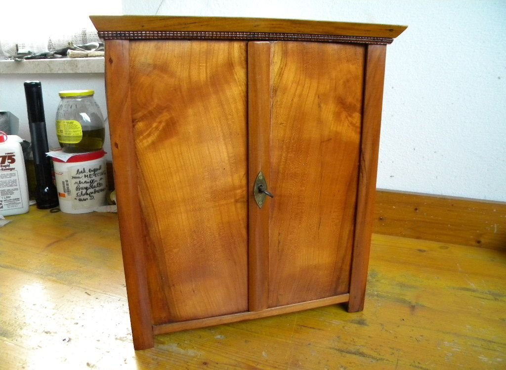 1830 orig. Biedermeier KIRSCHE MODELLSCHRANK MINIATURMÖBEL