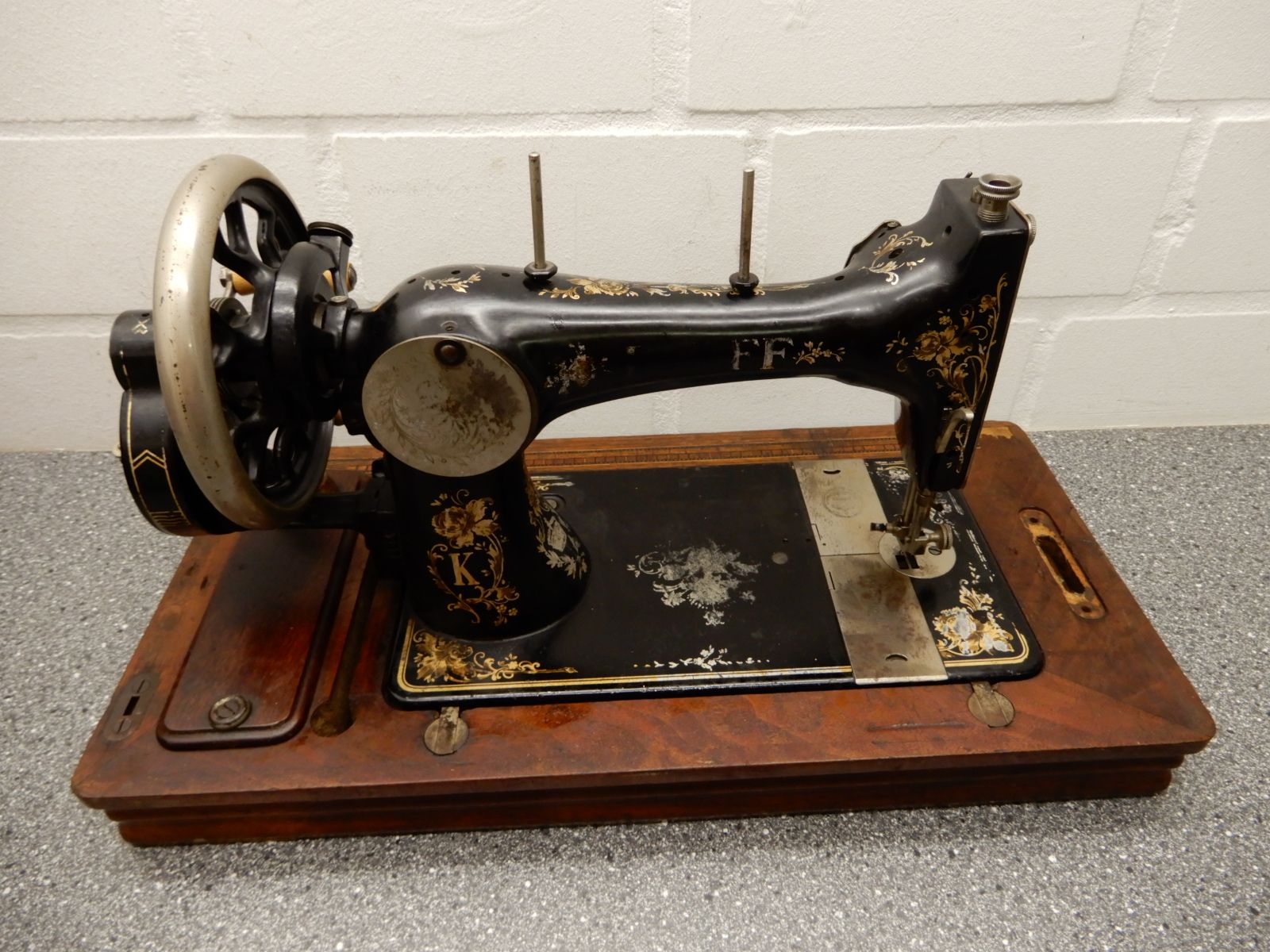 alte mechanische Nähmaschine mit Kurbel PFAFF Model K mit Zubehör Kaiserslautern eBay