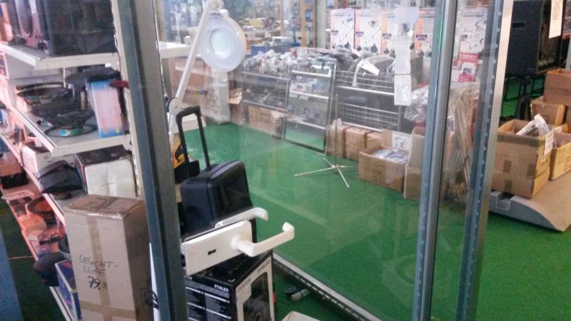 RIESIGE VITRINE Sonderanfertigung 10x1,5 Meter abschließbar