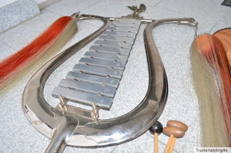 Lyra Schellenbaum Glockenspiel mit Tasche Schweif und Schlegel