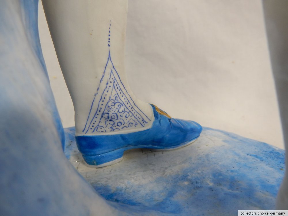 2 sehr fein bemalte antike Bisquit Porzellan Figuren PAUL DUBOY