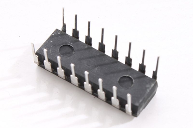 5 Piece V4013D T6-P DIP14 Integrated Circuit GDR production