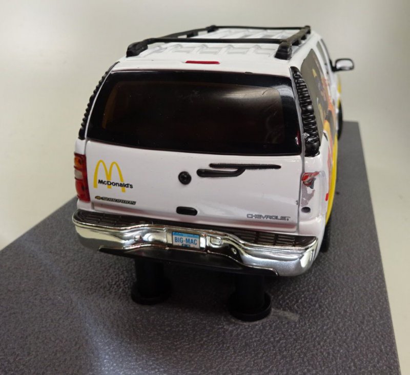 ミニカー CHEVY SUBURBAN/THE 2000 McDonald's MK 1/64 Scale Chevrolet Suburban Silver Diecast Car Model