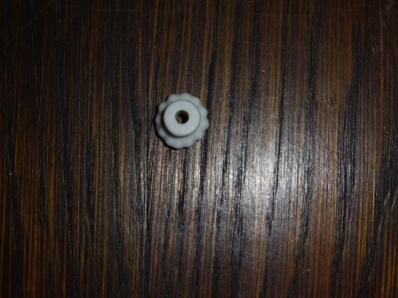 10 alte Porzellan-Knöpfe für Kaufladen Kaufmannsladen 1x1cm lang