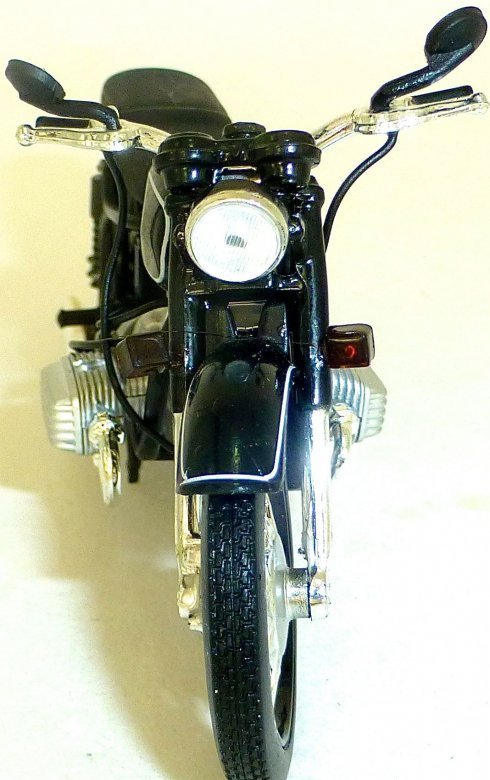 Dnjepr MT10 Maßstab 1:24 Motorrad Modell von Atlas KMZ Dnepr 