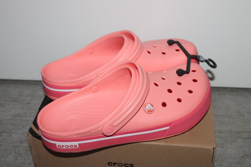 crocs coral