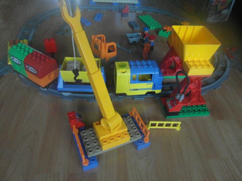 LEGO DUPLO EISENBAHN 3772 LOK SCHIENEN WEICHEN WAGGONS FIGUREN BAHNHOF ...