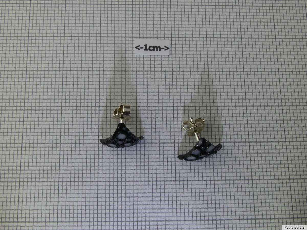 77 Rochenleder Ohrringe Schwarz 14mm Durchmesser