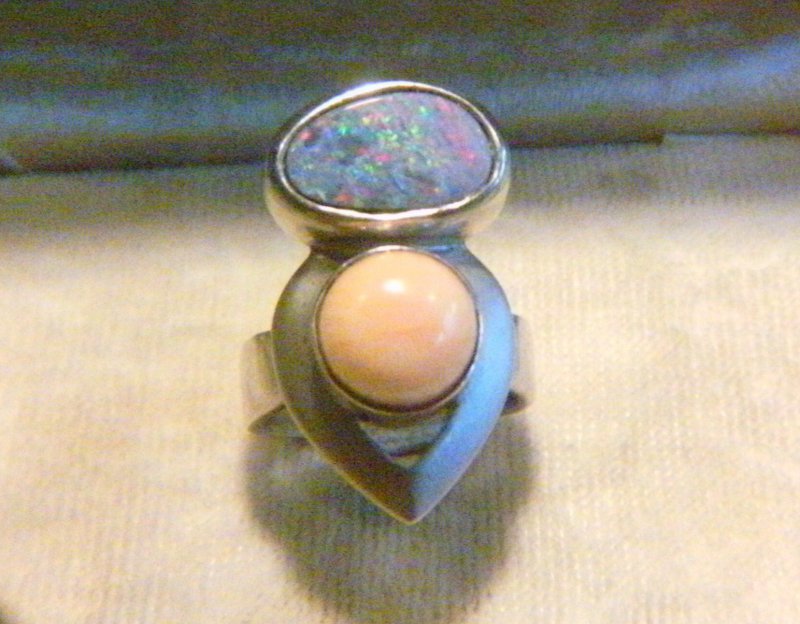 UNIKAT Black / Schwarz Boulder Opal Engelshaut Korallen Silber Ring RG