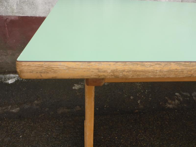 alter Schultisch für Kinder Schreibtisch Tisch Kindertisch alte