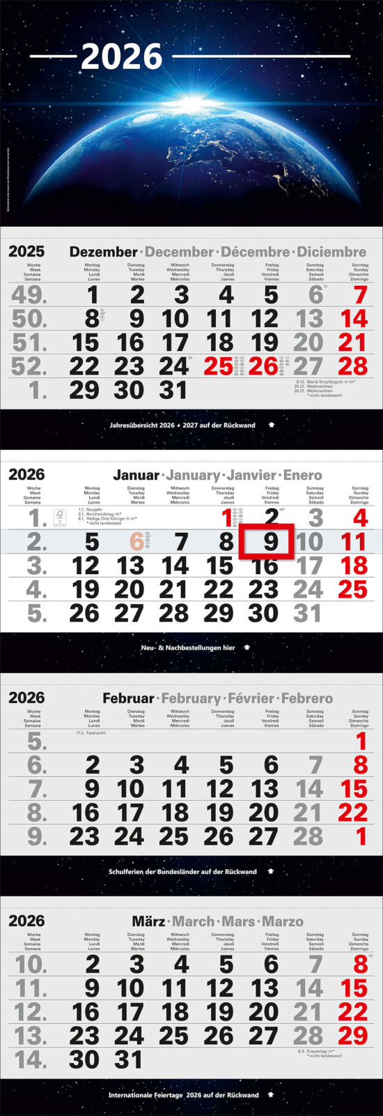 4- Monatskalender 2026 mit einem Bild des Universums im Kalenderkopf