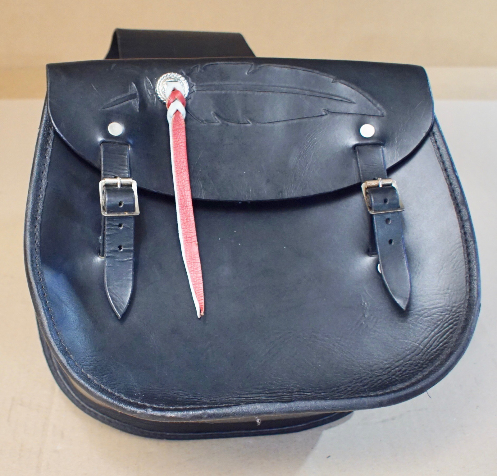 Borsa Da Sella Per Moto Harley – Con Borchie Nere, Fissaggio A Linguette, Dimensioni 30x13 Cm, Universale, Per Attrezzi E Oggetti